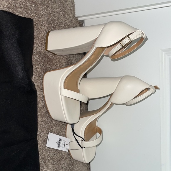 Brand new never worn cream platform express heel with ankle strap size 8 - Picture 3 of 7
